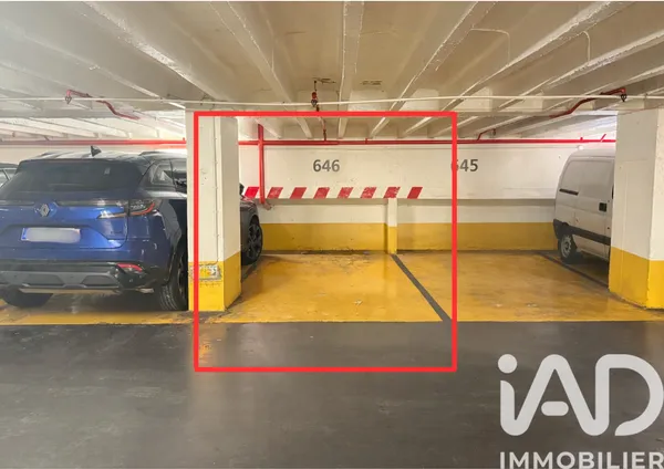 Parking à Paris (75008) photo 2