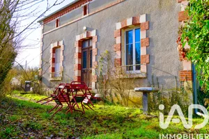 House in Veaugues (18300)