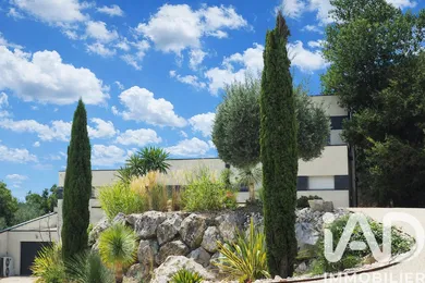 Architectural house in Rochefort-du-Gard (30650)