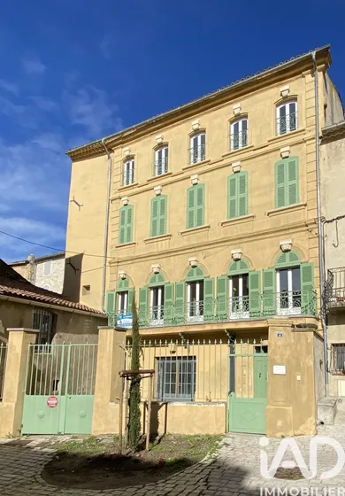 Apartment in Eyguières (13430)