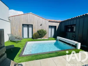 Architectural house in Dompierre-sur-Mer (17139)