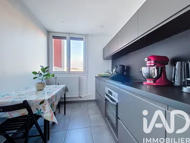Apartment in Grenoble (38100)