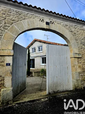 House in Saint-Genis-d'Hiersac (16570)