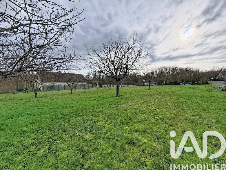 Terrain à bâtir à Vallières-les-Grandes (41400) · 104 500 €