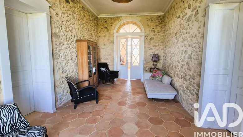 Maison 10 pièces 379 m² · à Saint-Martial · 379 m² · 598 500 €