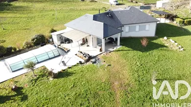 Maison traditionnelle à La Salvetat-Peyralès (12440)