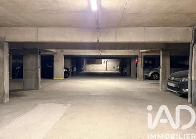 Parking à Paris (75011)