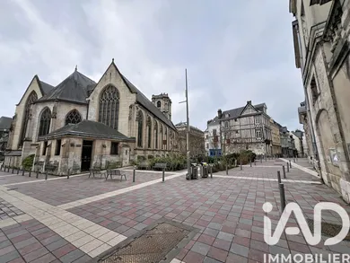 Building in Rouen (76000)