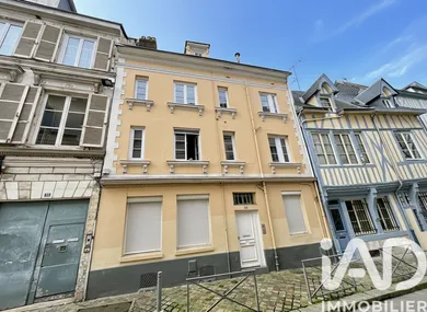 Building in Rouen (76000)