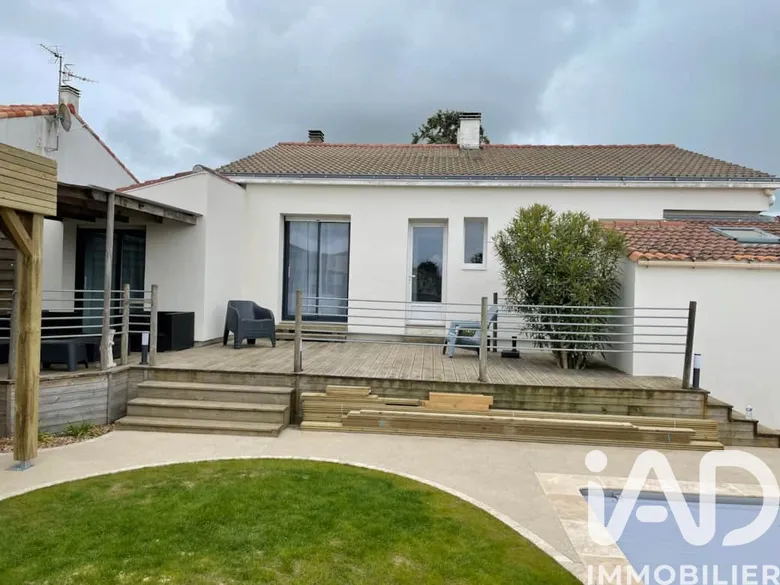 Maison 10 pièces 169 m² · à Longeville-sur-Mer · 169 m² · 449 000 €