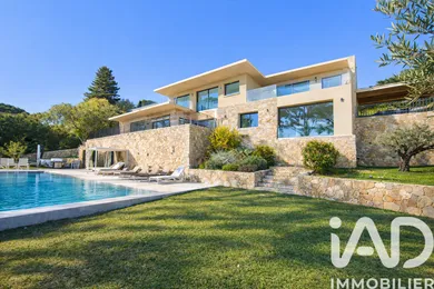 Architectural house in Mougins (06250)