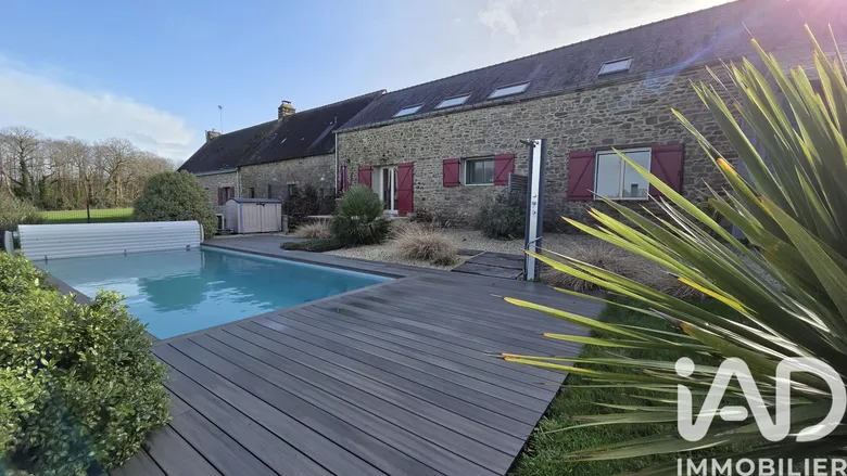 Maison 8 pièces 226 m² · à Péaule · 226 m² · 465 000 €