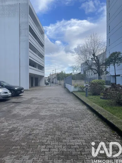 Parking in Bordeaux (33000)