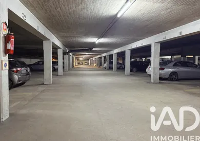 Parking in Paris (75020)