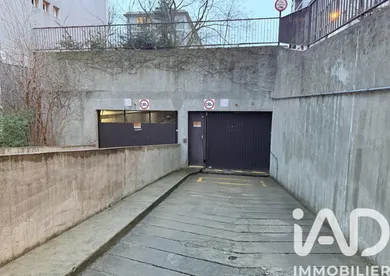 Parking in Paris (75020)