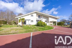 Architectural house in Mios (33380)