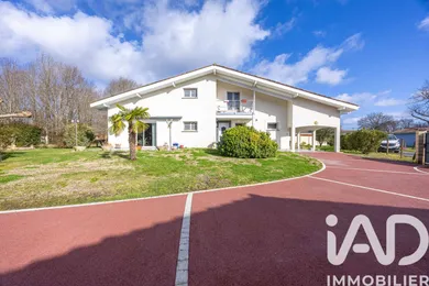 Architectural house in Mios (33380)