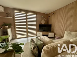 Apartment in Châteauneuf-le-Rouge (13790)