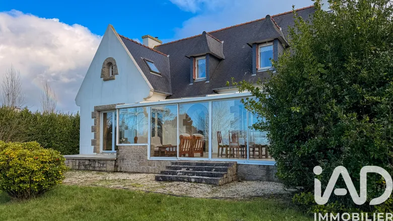 Maison 7 pièces 145 m² · à Trélévern · 145 m² · 329 500 €