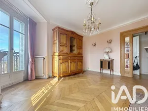 Apartment in Paris (75010)