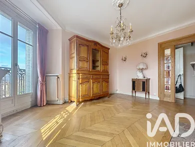 Apartment in Paris (75010)