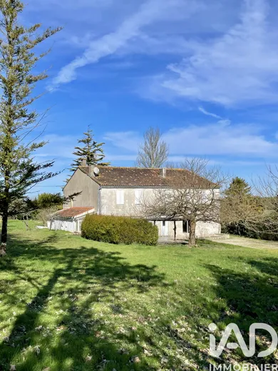 House in Salles-d'Angles (16130)