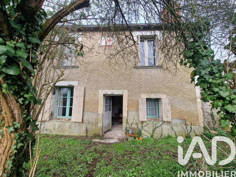 Maison 3 pièces 82 m² · à Montreuil-Bellay · 82 m² · 86 000 €