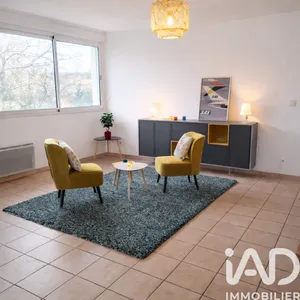 Apartment in Entraigues-sur-la-Sorgue (84320)