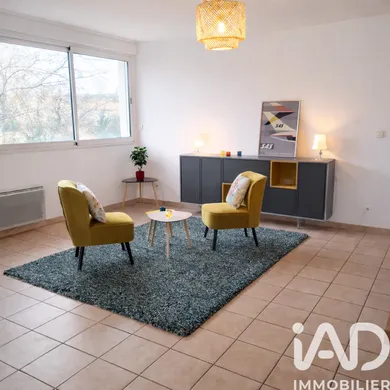 Apartment in Entraigues-sur-la-Sorgue (84320)