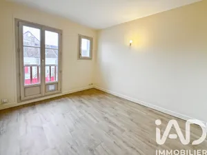 Maison de village à Les Sièges (89190)