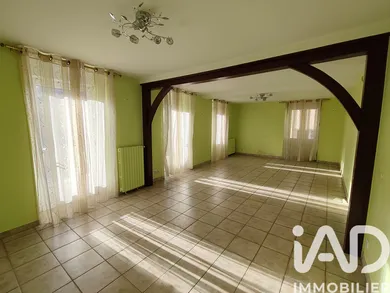 Townhouse in Saulges (53340)