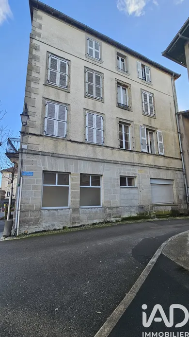 Building in Maurs (15600)