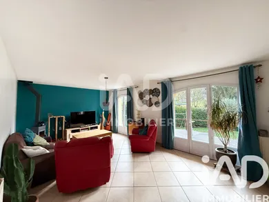Architectural house in Notre-Dame-de-l'Isle (27940)