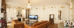 Apartment in Paris (75008)