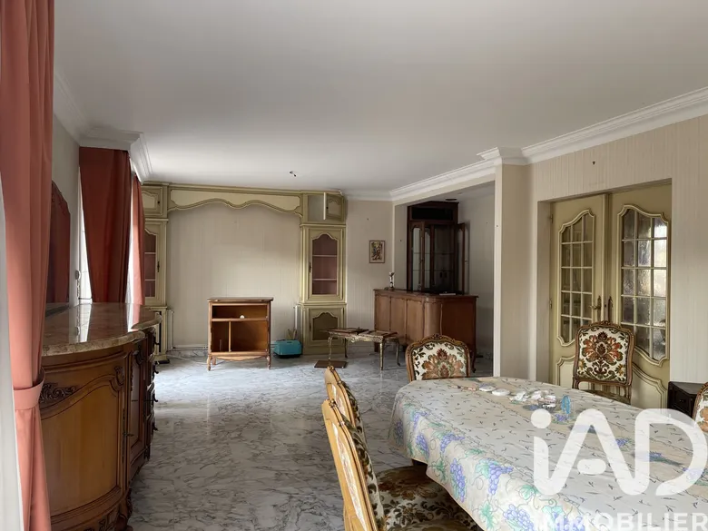 Maison 13 pièces 294 m² · à Châteauroux · 294 m² · 185 000 €