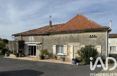 Maison de village à Berneuil (16480)