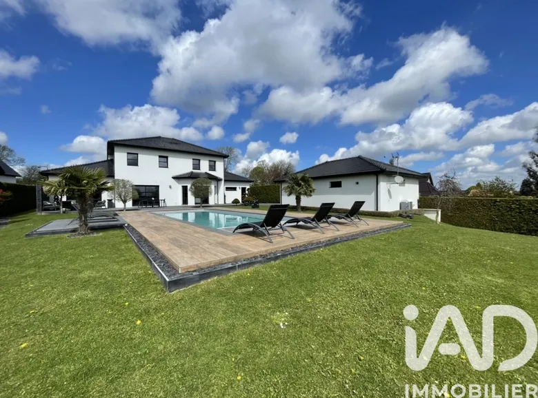 Maison 9 pièces 285 m² · à Mont-Saint-Éloi · 285 m² · 1 150 000 €