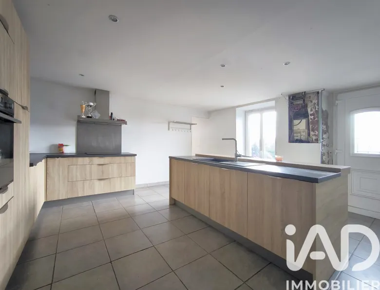 Maison 4 pièces 122 m² · à Bourgvallées · 122 m² · 140 000 €