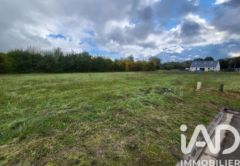 Terrain à bâtir à La Cour-Marigny (45260) · 38 000 €