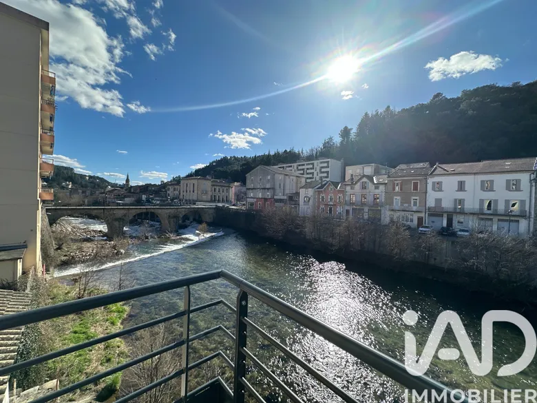 Appartement 6 pièces 183 m² · à Vals-les-Bains · 183 m² · 210 000 €