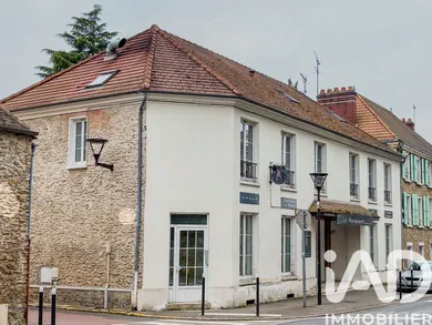 Building in La Queue-les-Yvelines (78940)