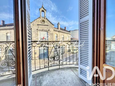 Apartment in Bordeaux (33100)