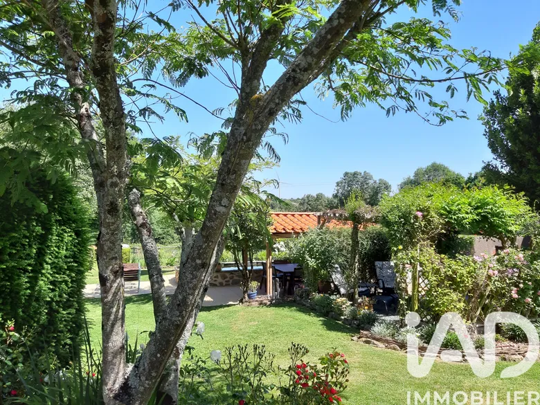 Maison 10 pièces 366 m² · à Mache · 366 m² · 610 000 €
