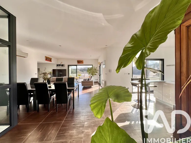 Maison 5 pièces 209 m² · à Boucoiran-Et-Nozières · 209 m² · 359 000 €