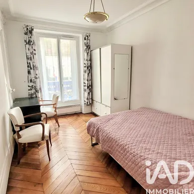 Apartment in Paris (75016)