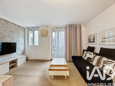 Apartment in Paris (75011)