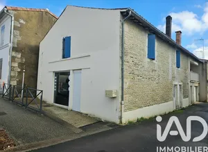 Building in Saint-Hilaire-de-Villefranche (17770)