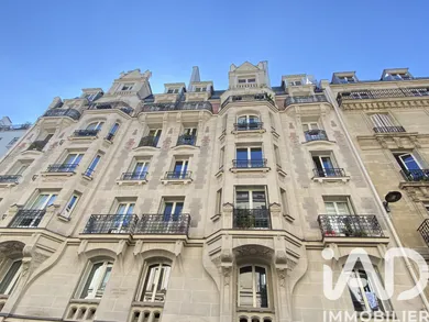 Apartment in Paris (75017)