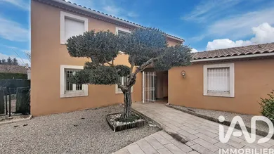 Apartment in L'Isle-sur-la-Sorgue (84800)