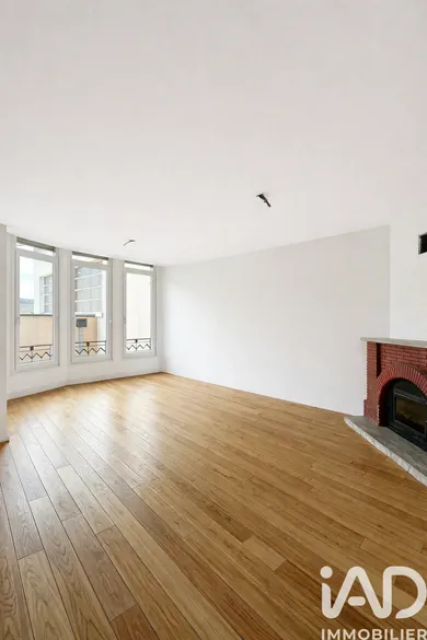 Apartment in Saint-Laurent-de-Chamousset (69930)